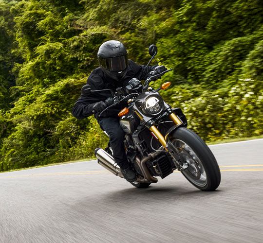 自信に満ちたライディングポジション