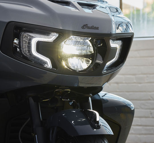 明るく、堂々たるライティング